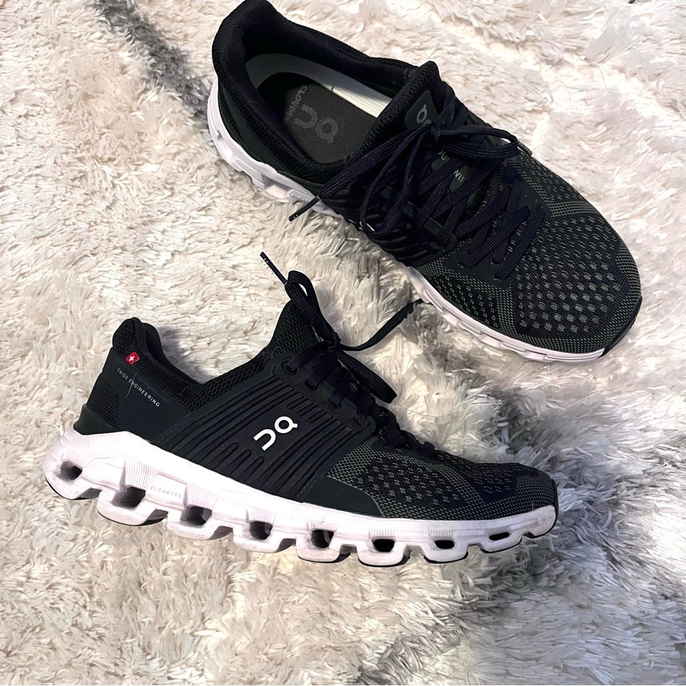 On Cloudswift Black and White Women’s Running Shoes